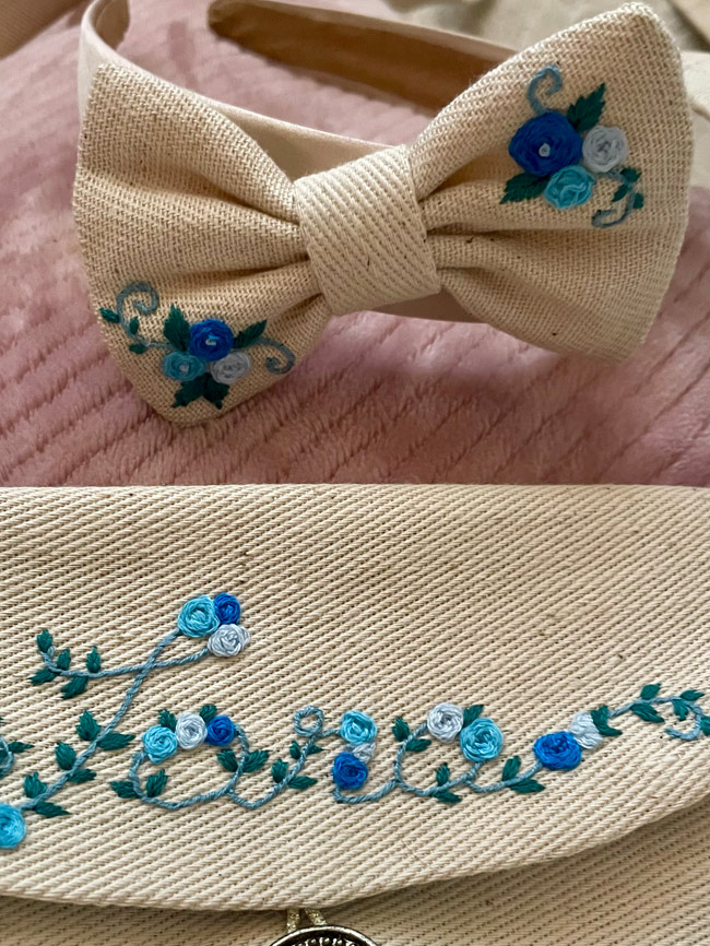 Accesoriu de păr albastru